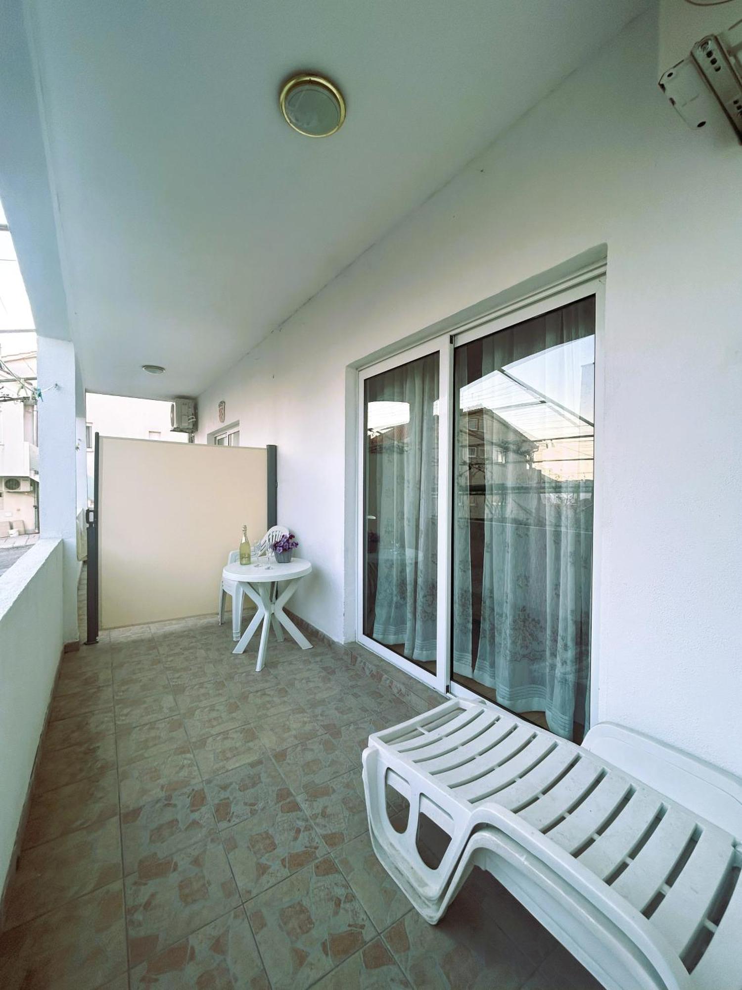Apartments Valjan โตรกีร์ ภายนอก รูปภาพ
