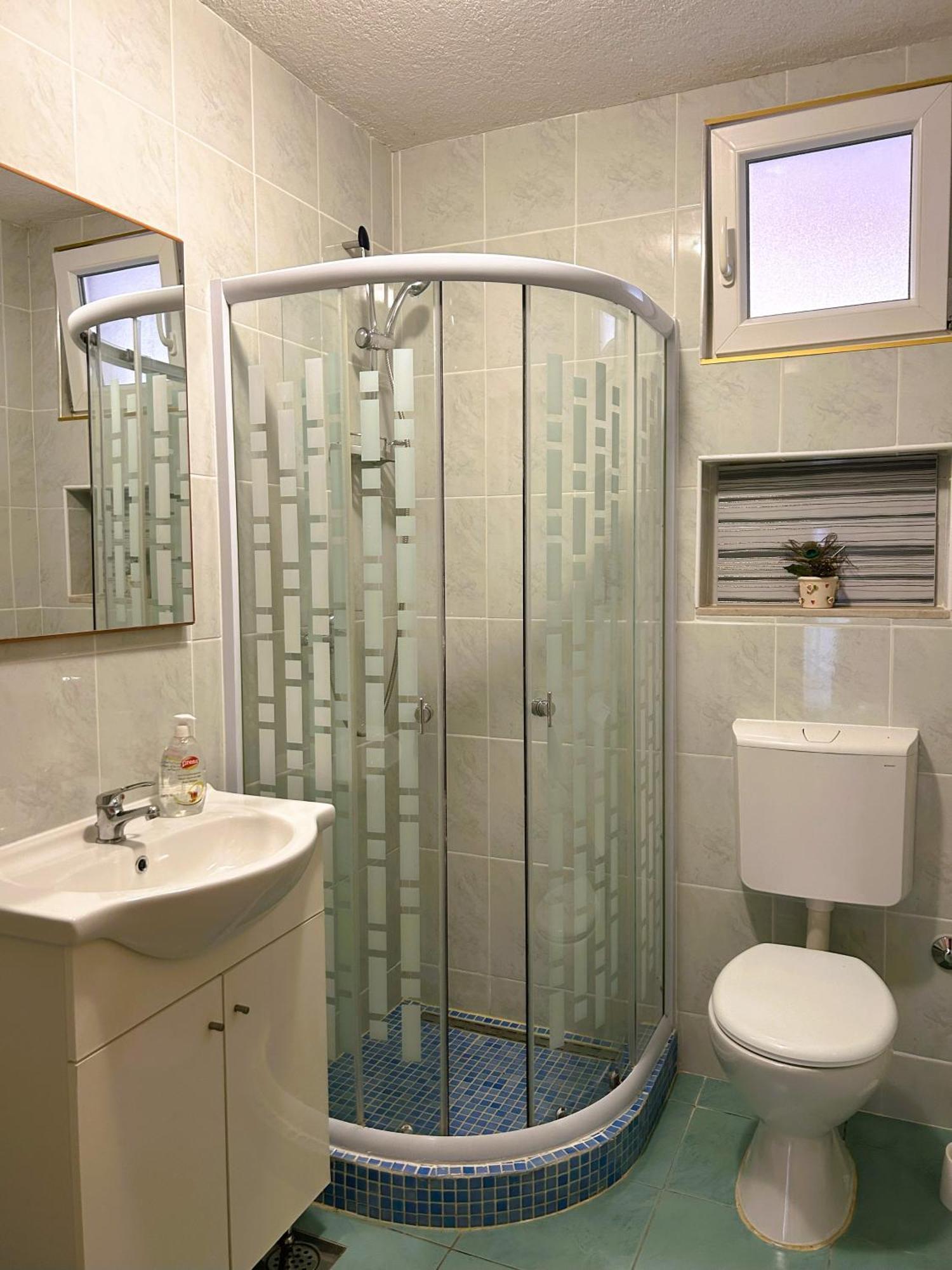 Apartments Valjan โตรกีร์ ภายนอก รูปภาพ