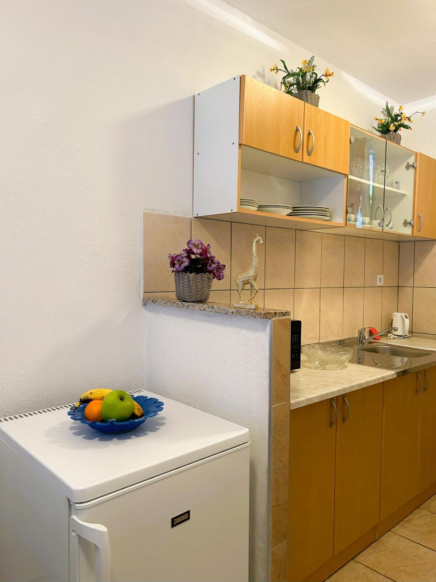 Apartments Valjan โตรกีร์ ภายนอก รูปภาพ