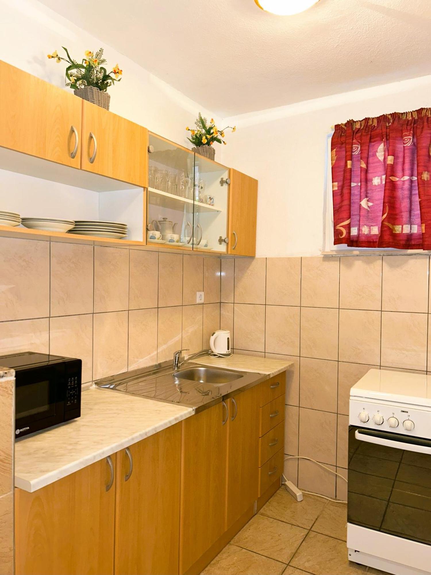 Apartments Valjan โตรกีร์ ภายนอก รูปภาพ