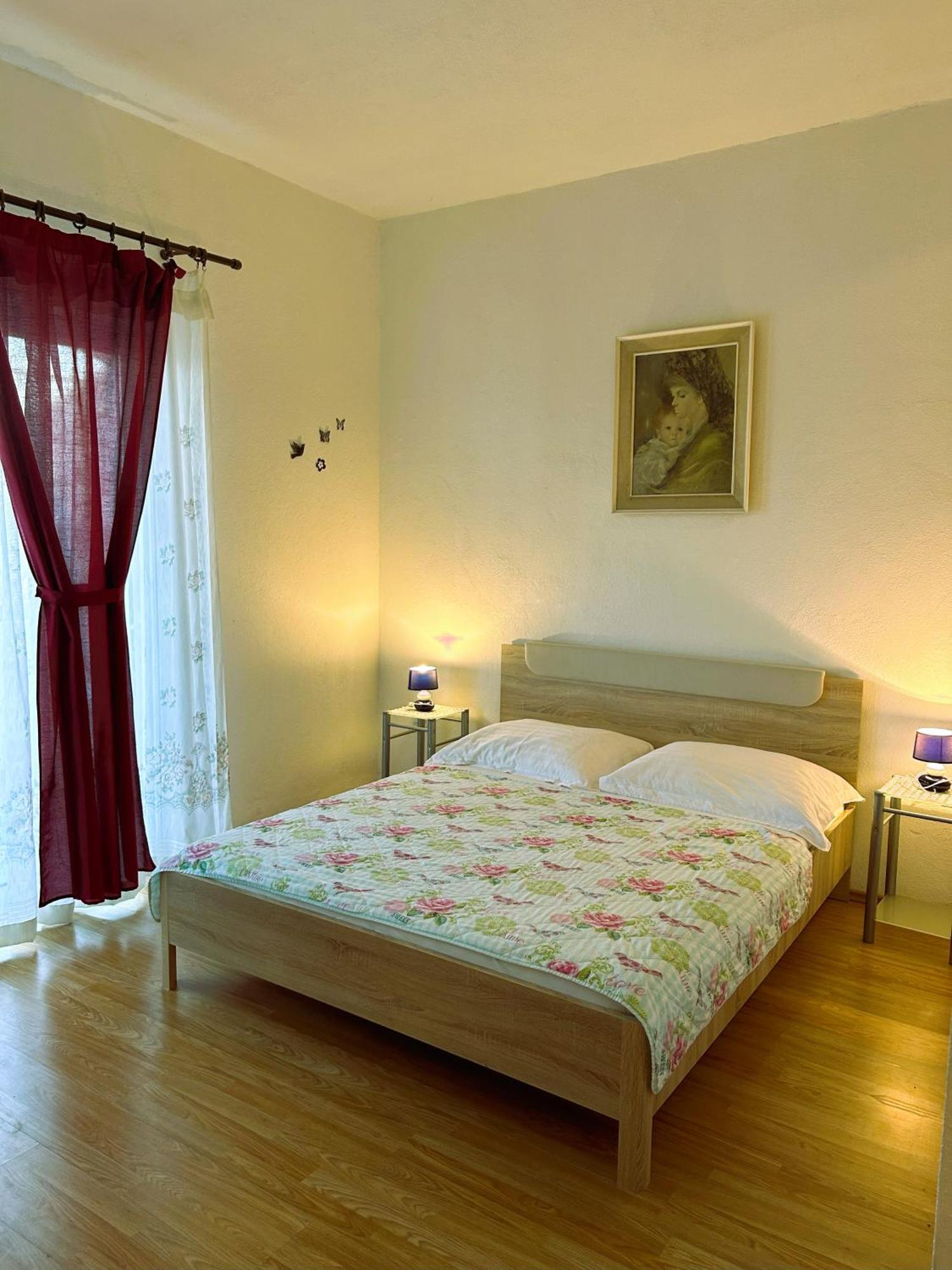 Apartments Valjan โตรกีร์ ภายนอก รูปภาพ