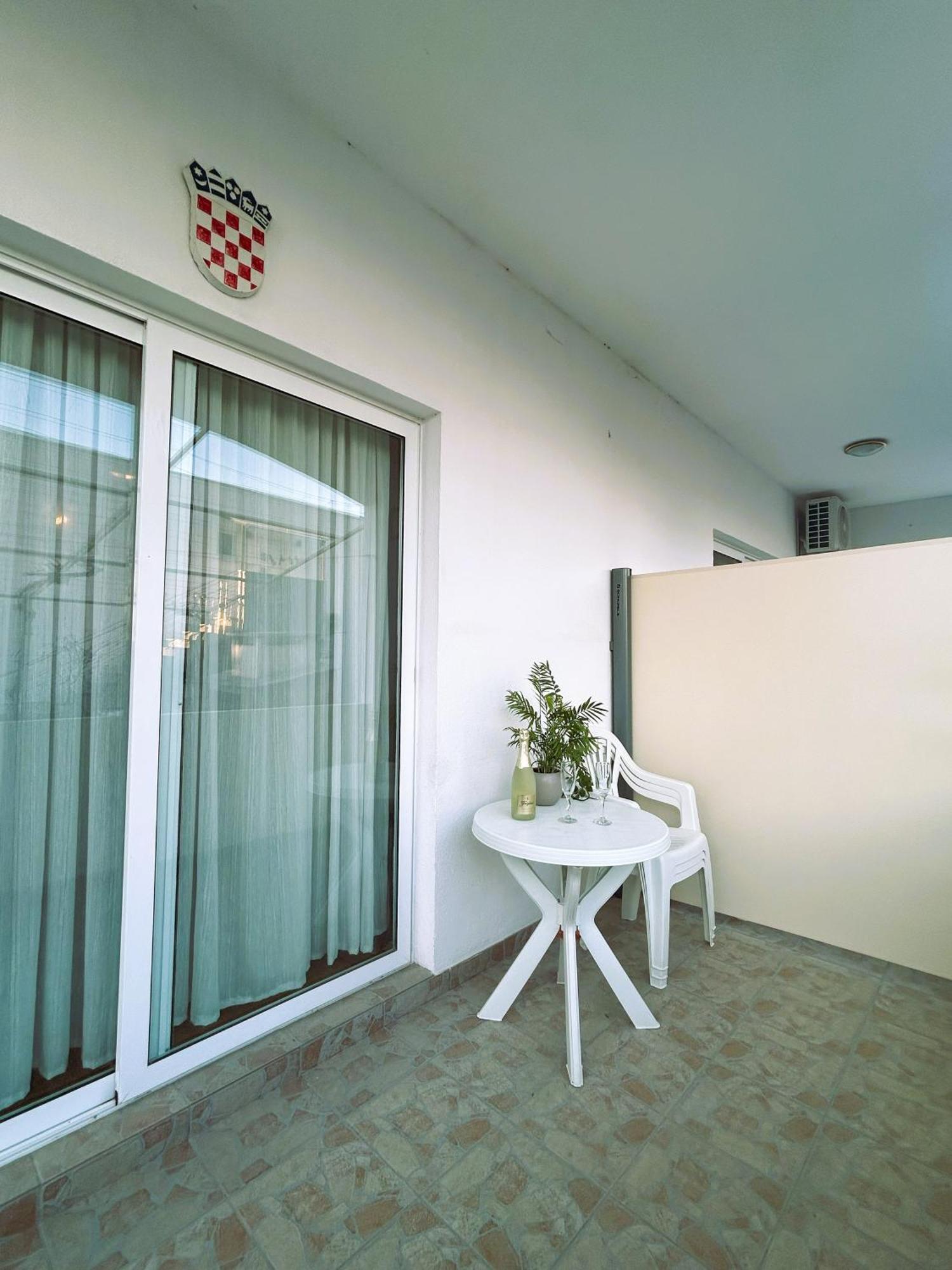 Apartments Valjan โตรกีร์ ภายนอก รูปภาพ