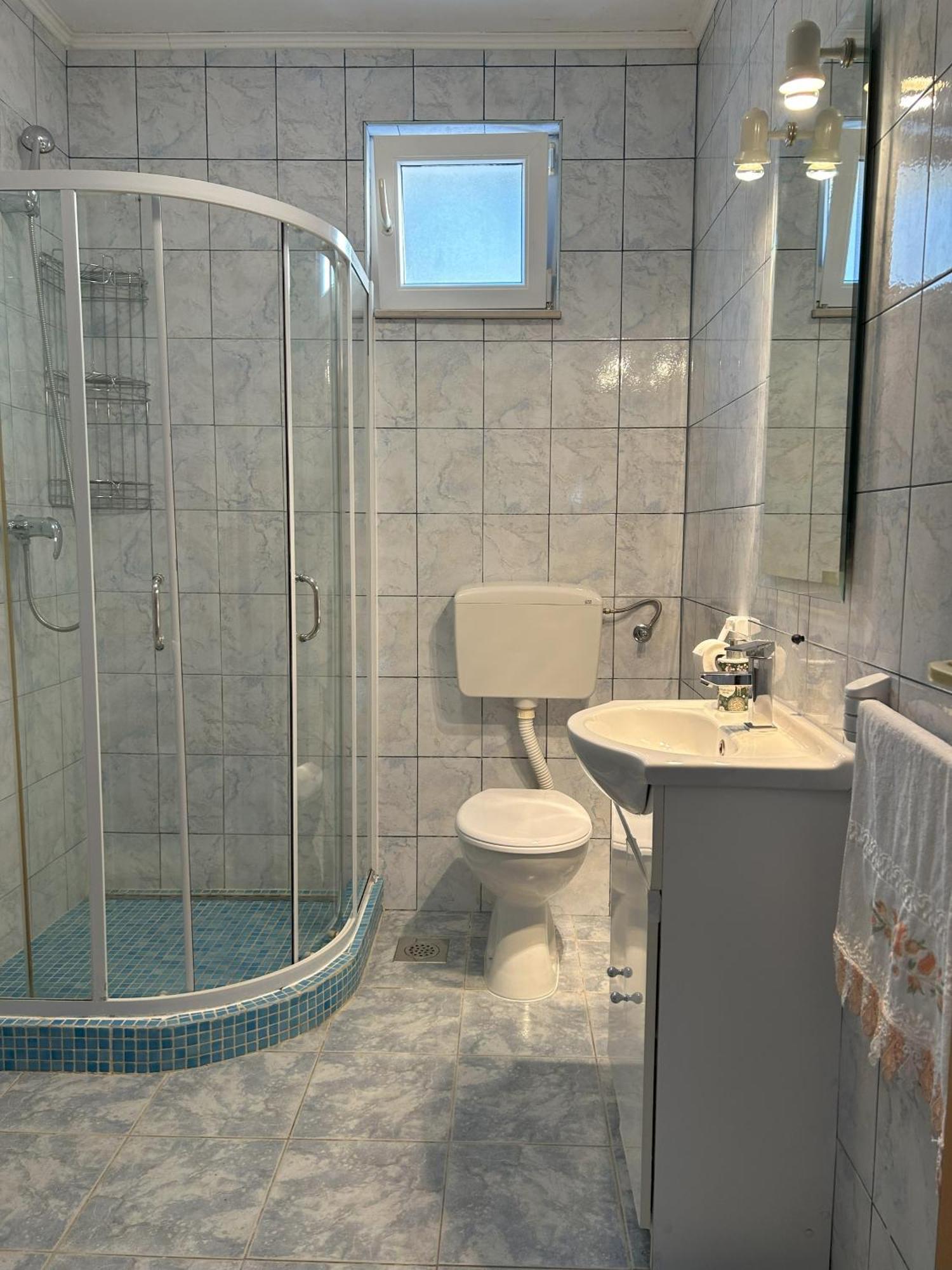 Apartments Valjan โตรกีร์ ภายนอก รูปภาพ