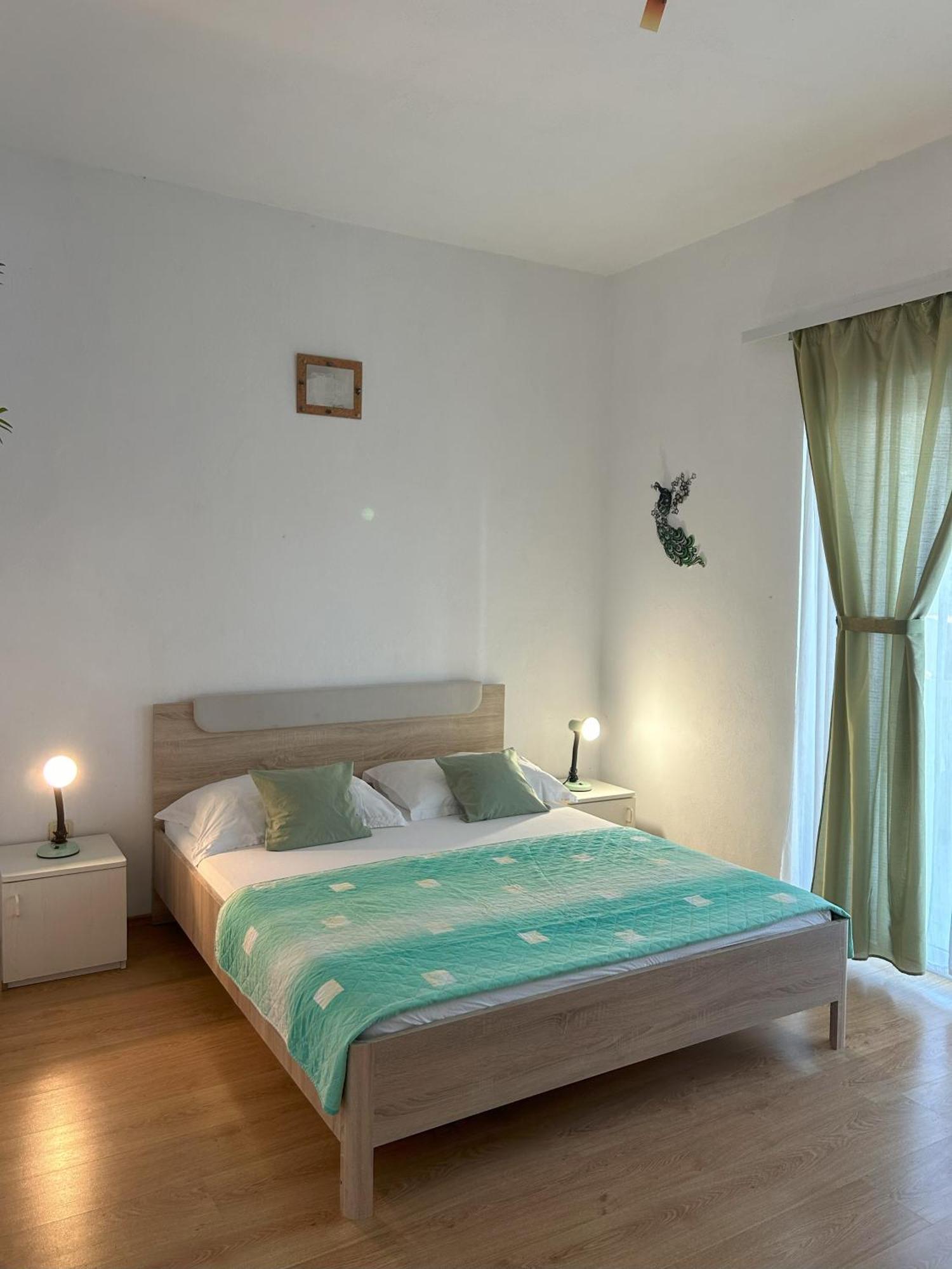 Apartments Valjan โตรกีร์ ภายนอก รูปภาพ