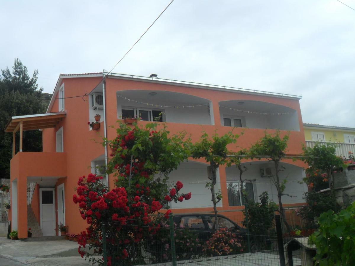 Apartments Valjan โตรกีร์ ภายนอก รูปภาพ